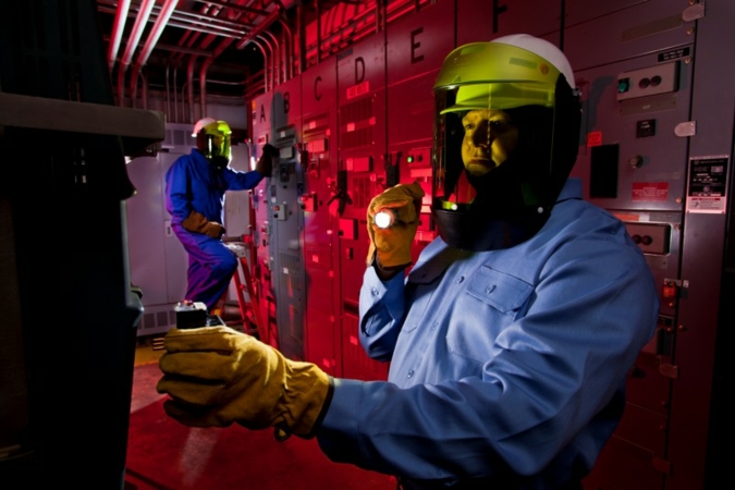 Millikens schwerentlammbare Gewebe für Uniformen, Schutzbekleidung und Arbeitsanzüge für den Einsatz in elektrischen Anlagen und industriellem...