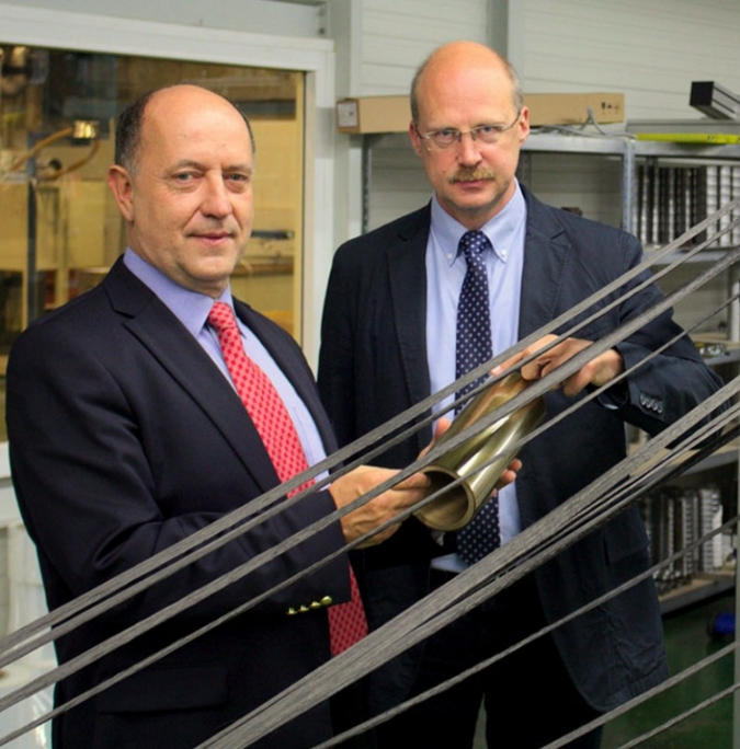 Prof. Dr.-Ing. Lothar Kroll (l.) und Prof. Dr. Welf-Guntram Drossel. 
(Photo: Fraunhofer)