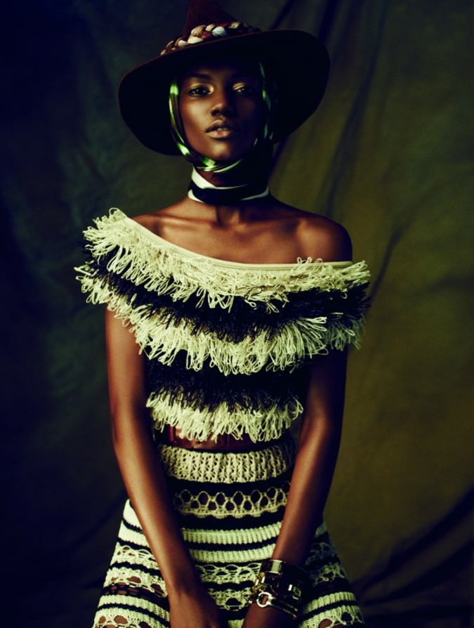 Couleur Café (Herieth Paul), 2013. 
Veröffentlicht im Magazin Dress to Kill, 2013
Kleid im Marinelook aus gehäkeltem Raphiabast
Kollektion You G...