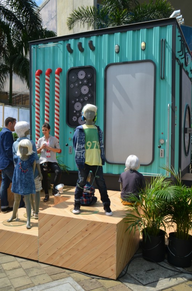 Offcorss present their washing-machine-look container Photo: Hannah Werner