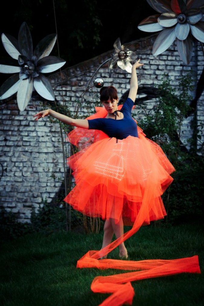 Mode der Zukunft? Das LED-Ballkleid des Modelabels Elektro Couture Photo: Zoë Noble für ElektroCouture