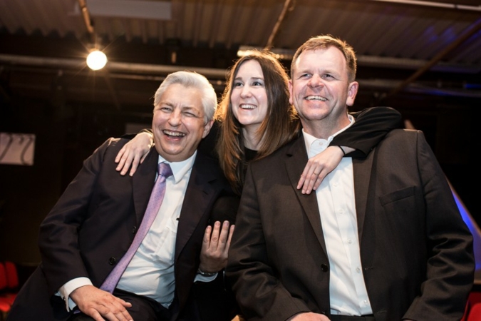 Christoph Larsen-Mattes (links) und Werner Moser (rechts), beide Mattes & Ammann unterstützen Textildesignerin Gesine Jost in ihrem Vorhaben Photo...