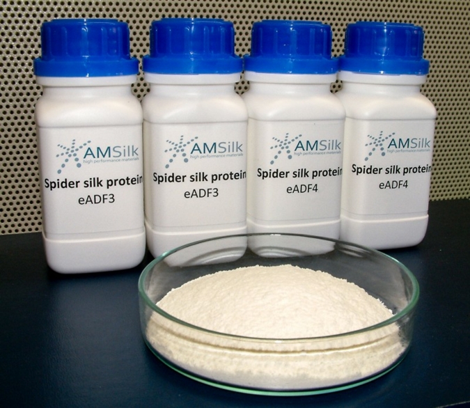 Pulverförmiges Rohmaterial von der AMSilk GmbH