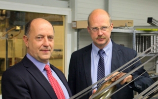 Prof. Dr.-Ing. Lothar Kroll (l.) und Prof. Dr. Welf-Guntram Drossel. 
(Photo: Fraunhofer)