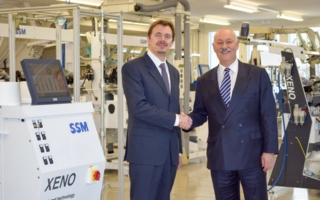 Auch weiterhin Hand in Hand: Dr. Maccabruni  und  E. Maurer (Photo: SSM)