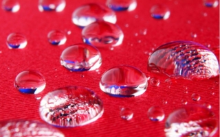 Hydrophobe Wirkung der Veredlungslösung Photo: Knud Dobberke für Fraunhofer ISC