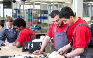 Porsche hat jetzt ein Integrationsprogramm für Flüchtlinge initiiert (Photo: Porsche)