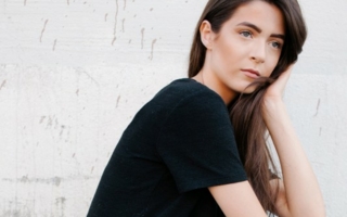 Mit der lastingfit Technologie der Marke Lycra hergestellte Jeans sind eine modische und komfortable Option für die jüngsten Boyfriend-Silhouette...