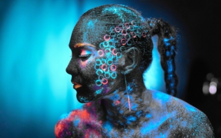 Farbe, Muster und digitale Bearbeitungstechniken inspirieren Zutaten und Mode. Gesehen bei Shutterstock/Knopf und Knopf Photo: Shutterstock/Knopf u...