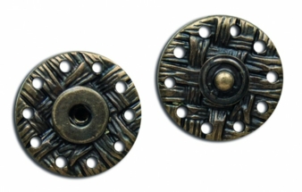 Aged-Look und Holzstrukturen übersetzt Knopf und Knopf auch auf Metallverschlüsse Photo: Knopf und Knopf