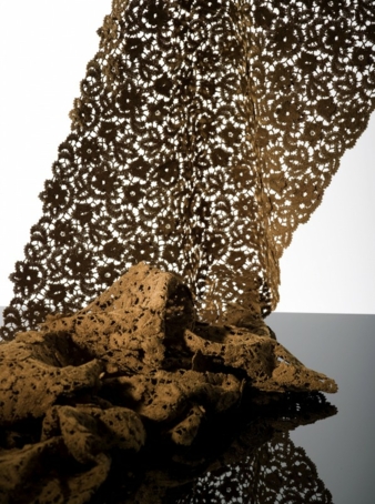 «Jakob Schlaepfer» geht mit Forster Rohner Gruppe in die Zukunft - im Bild Guipure-Stickerei von Forster Rohner
Photos: Forster Rohner