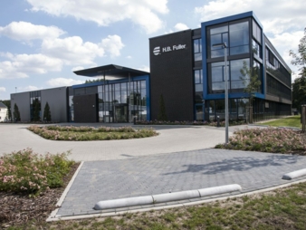 Die Lüneburg Adhesive Academy dient nicht nur der Forschung und Entwicklung, sondern auch als Schulungs- und Versuchszentrum für Kunden Photos: H...