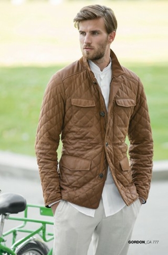 Modell Gordon (Kollektion FS 2016), Qualität CA (Capralin = Ziegenvelours mit Puntata-Beschichtung), Sommerstepp in Rautenoptik Photo: Werner Christ